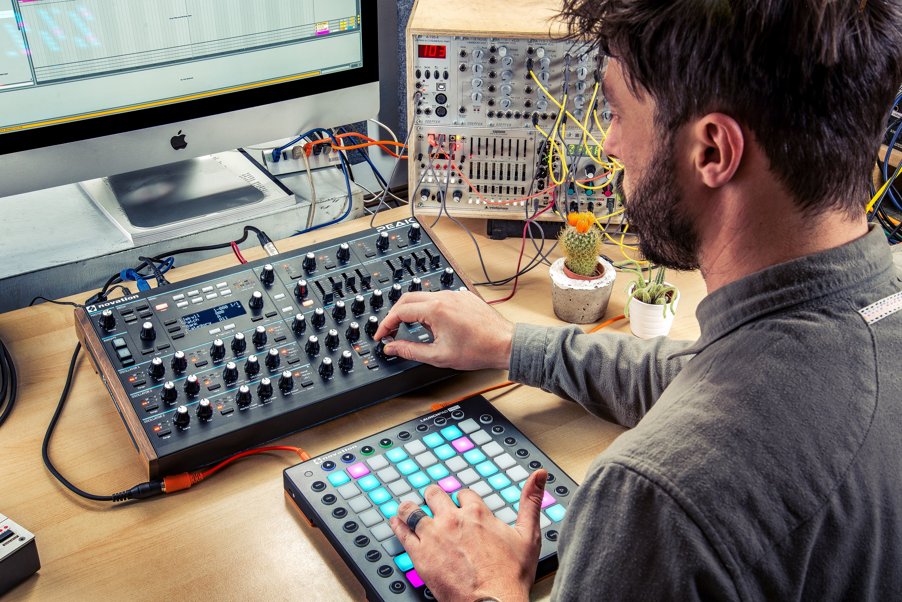 Novation Circuit Mono Station y Novation Peak: la innovación y el desarrollo más valorado de la marca en dos nuevos sintetizadores