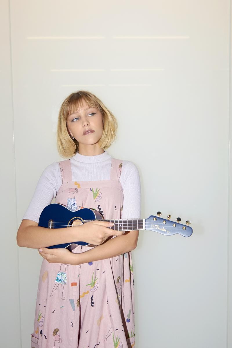 FENDER GRACE VANDERWAAL SOPRANO MOONLIGHT