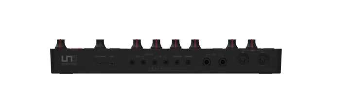 IK MULTIMEDIA UNO Synth Pro Desktop Black Edition