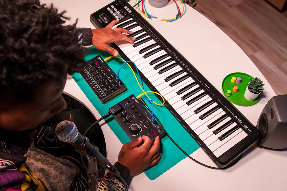 Roland Aira Compact E-4