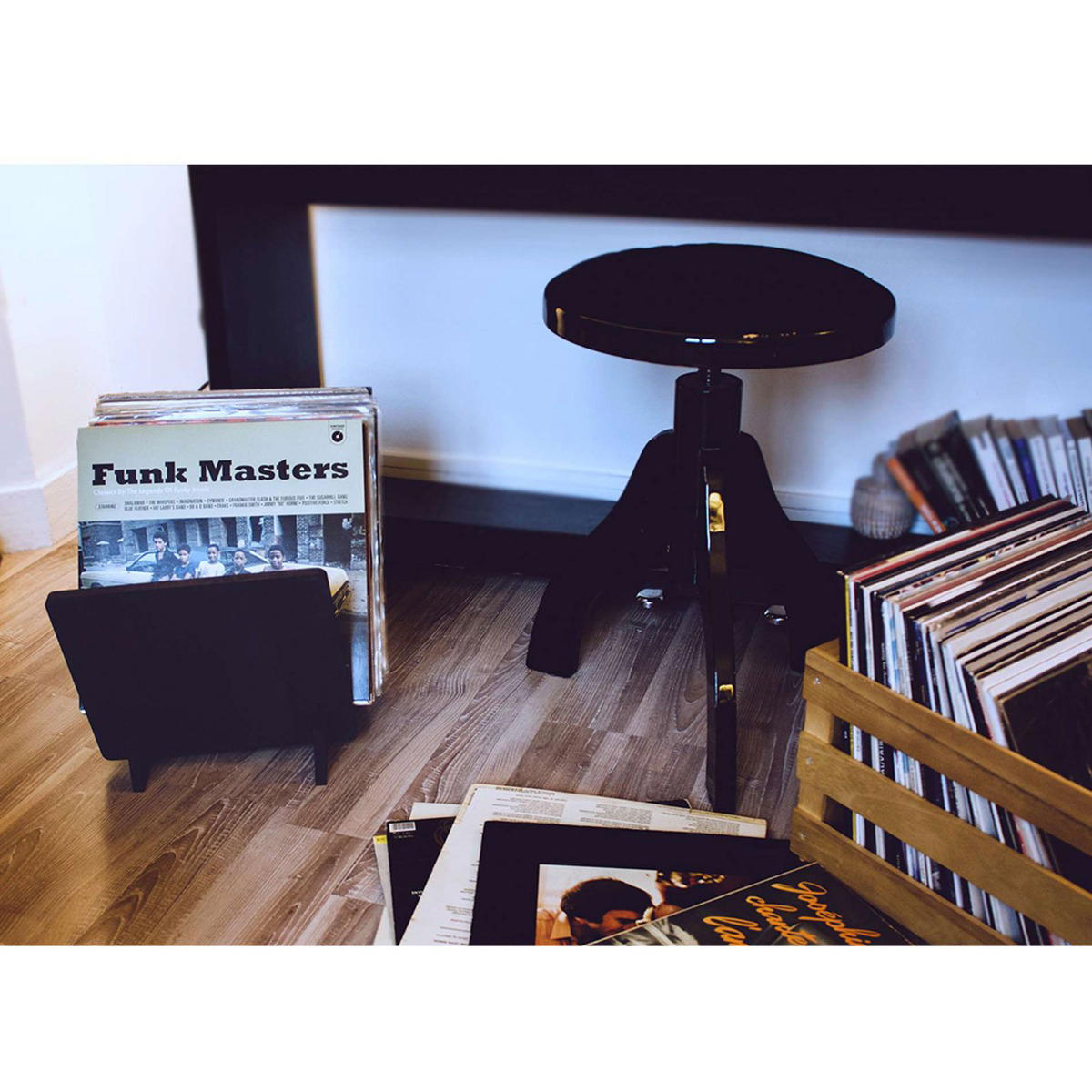 Enova Hifi Mueble VInilos Negro VR 25 BL