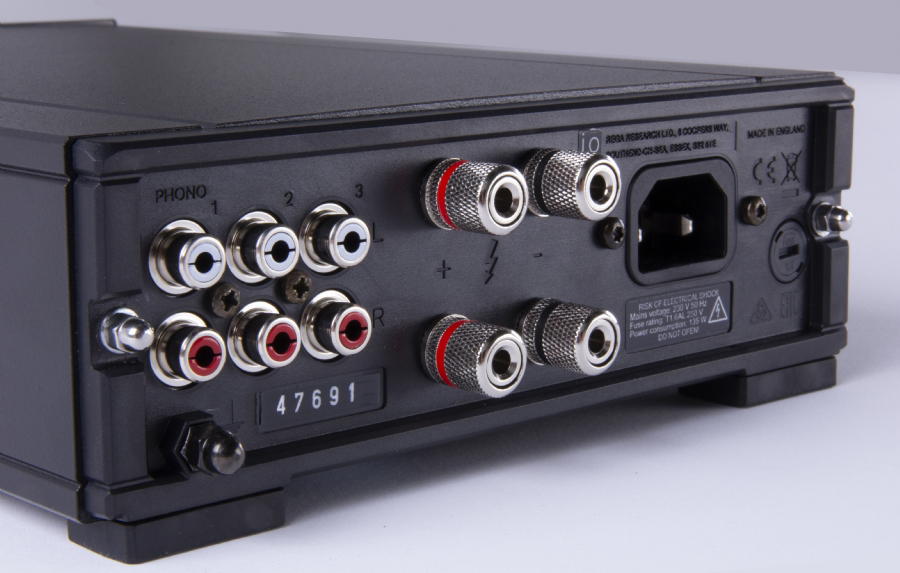REGA AMP IO