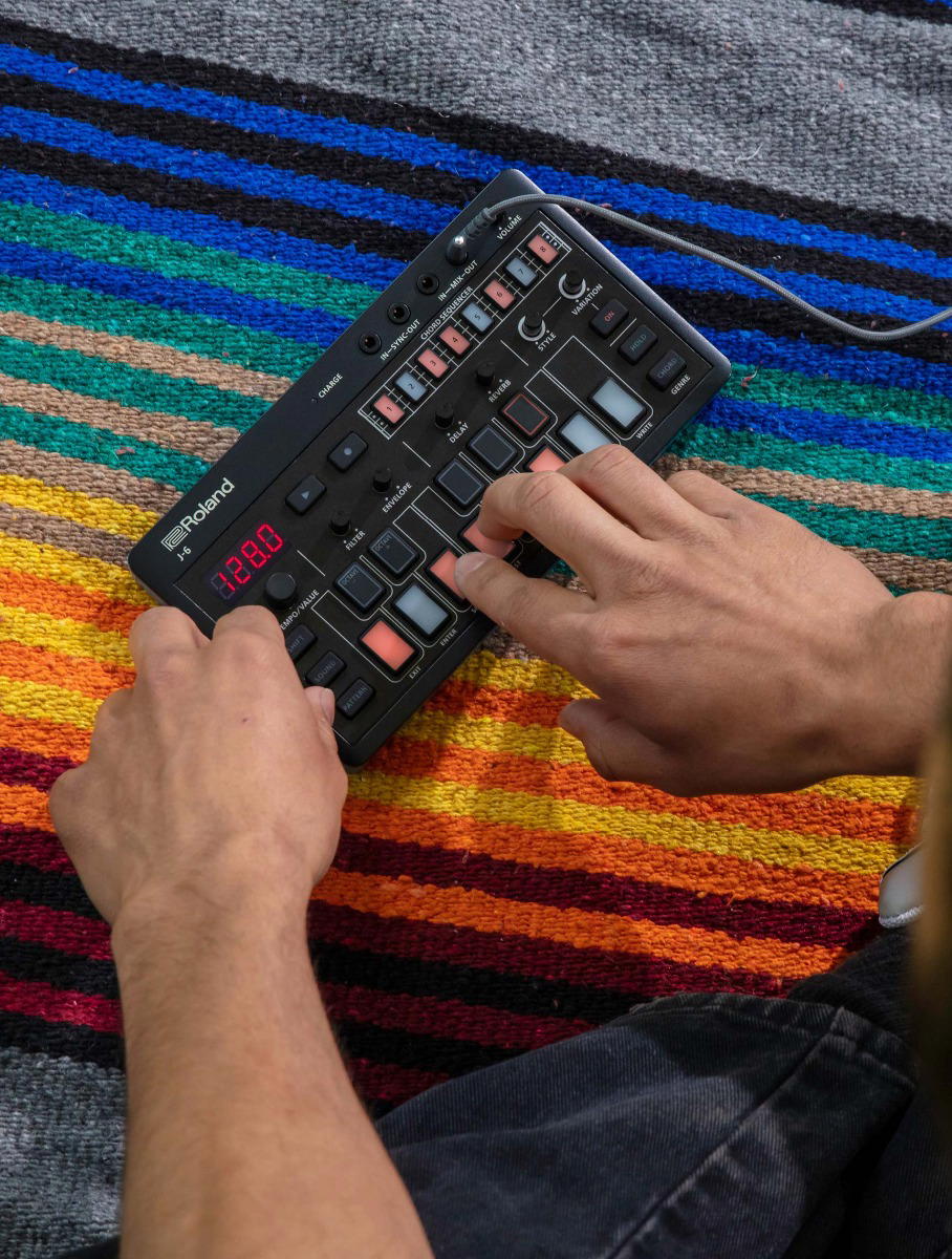 Roland Aira Compact J-6