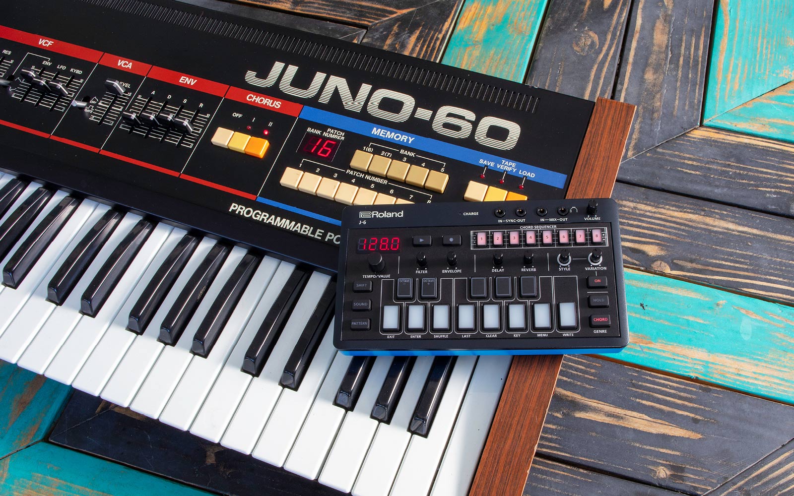 Roland Aira Compact J-6