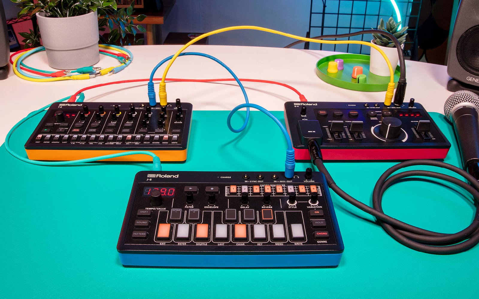 Roland Aira Compact E-4