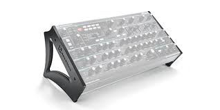 Novation Peak Soporte