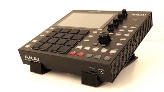 Coverup Stand AKAI MPC One