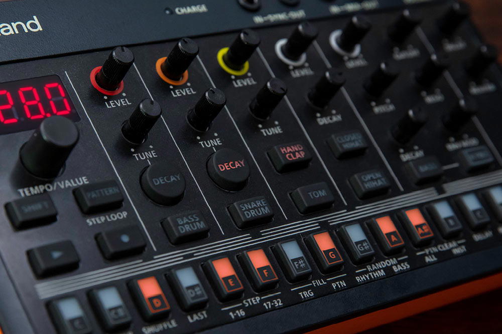 Roland Aira Compact T-8