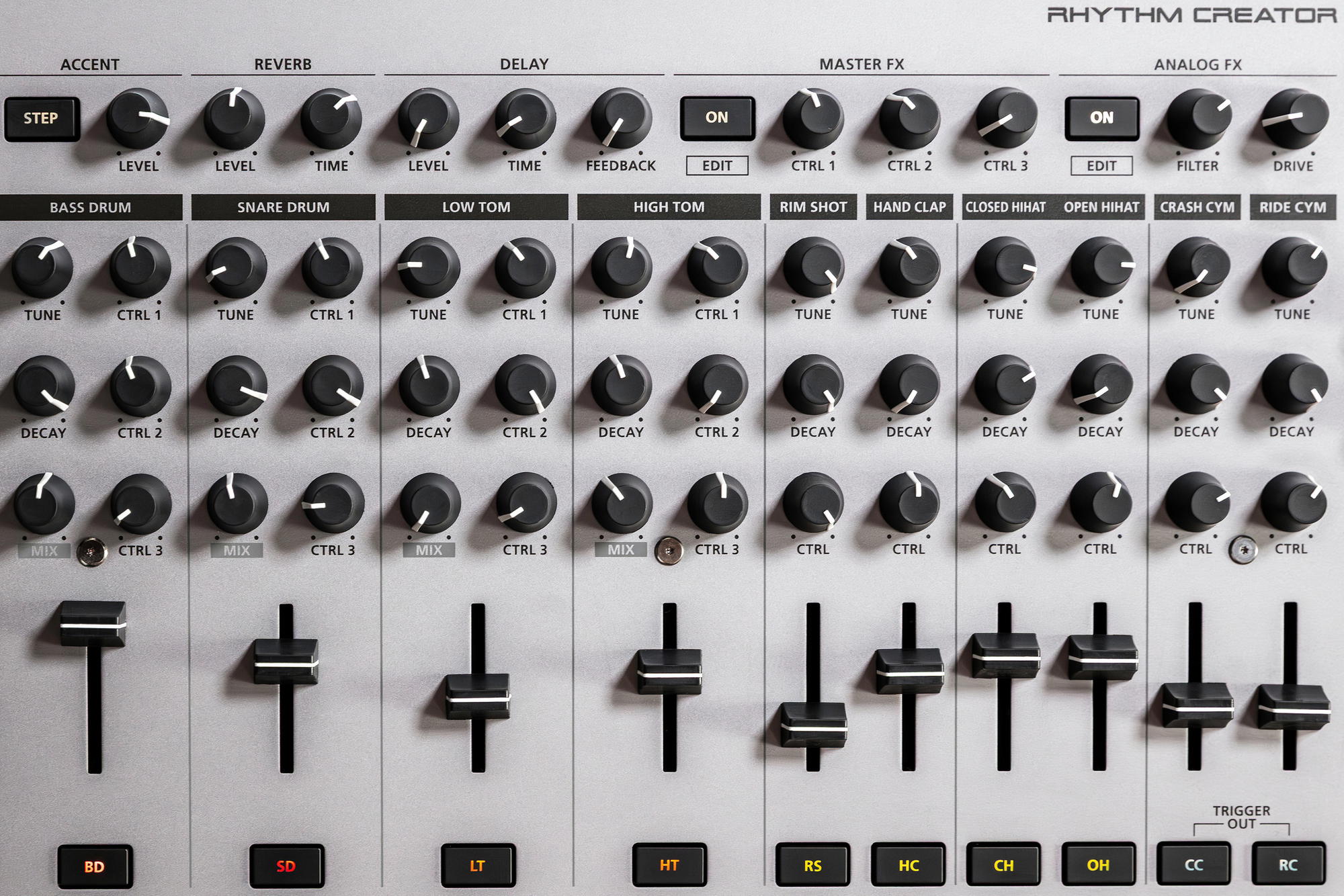 ROLAND TR-1000