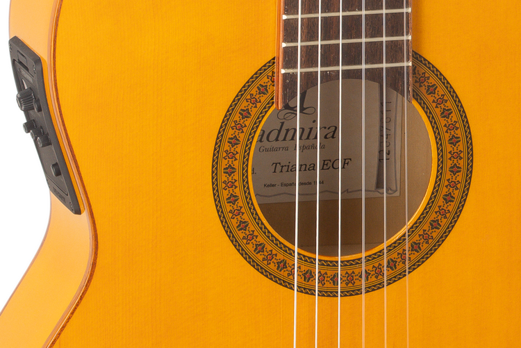 ADMIRA TRIANA SERIE FLAMENCO CUTAWAY FISHMAN