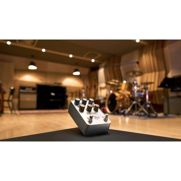 Universal Audio OX Stomp Dynamic Speaker Emulator