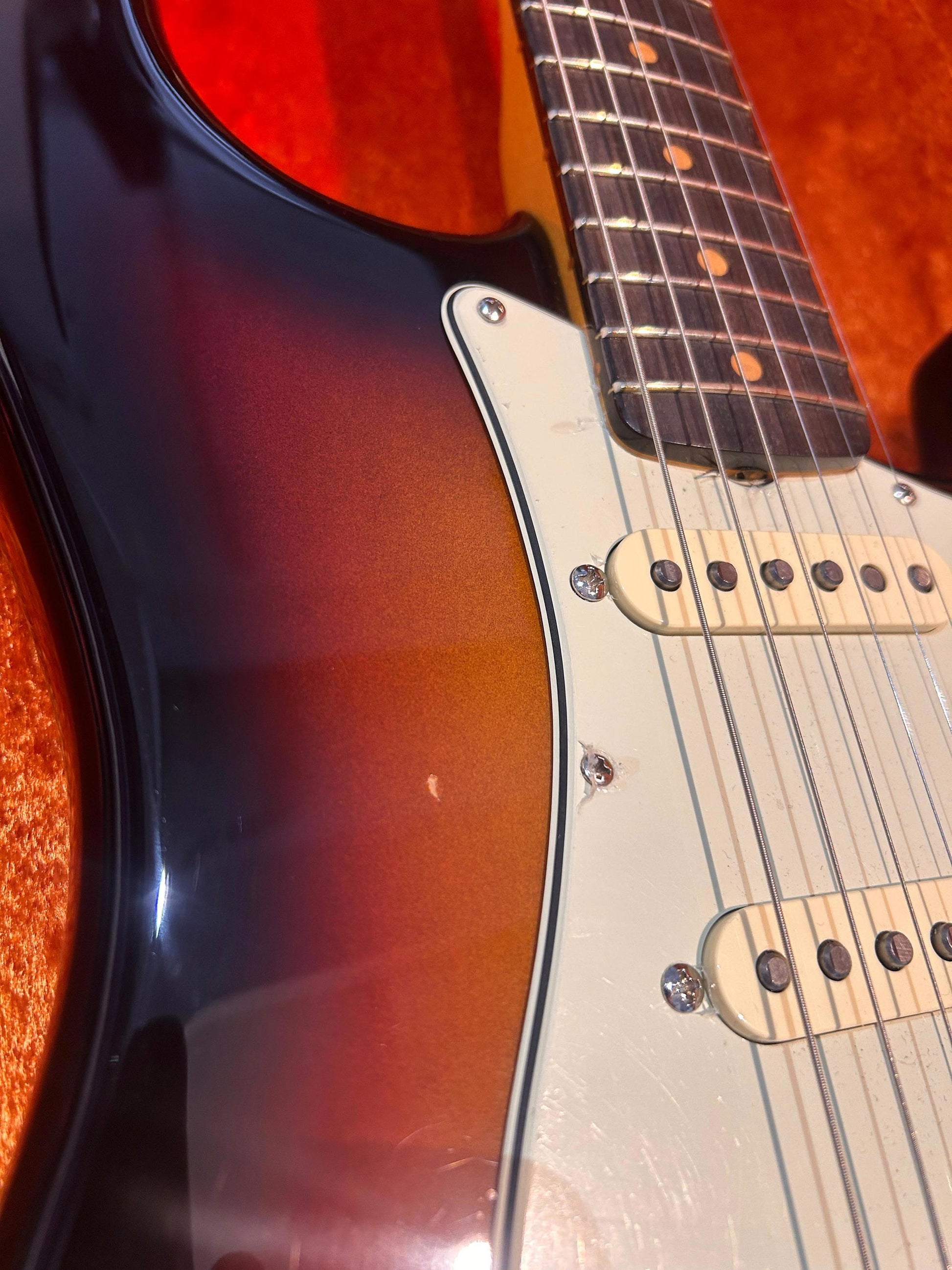 FENDER AM VINTAGE II 1961 STRATO 3TSBRW (B-Stock)