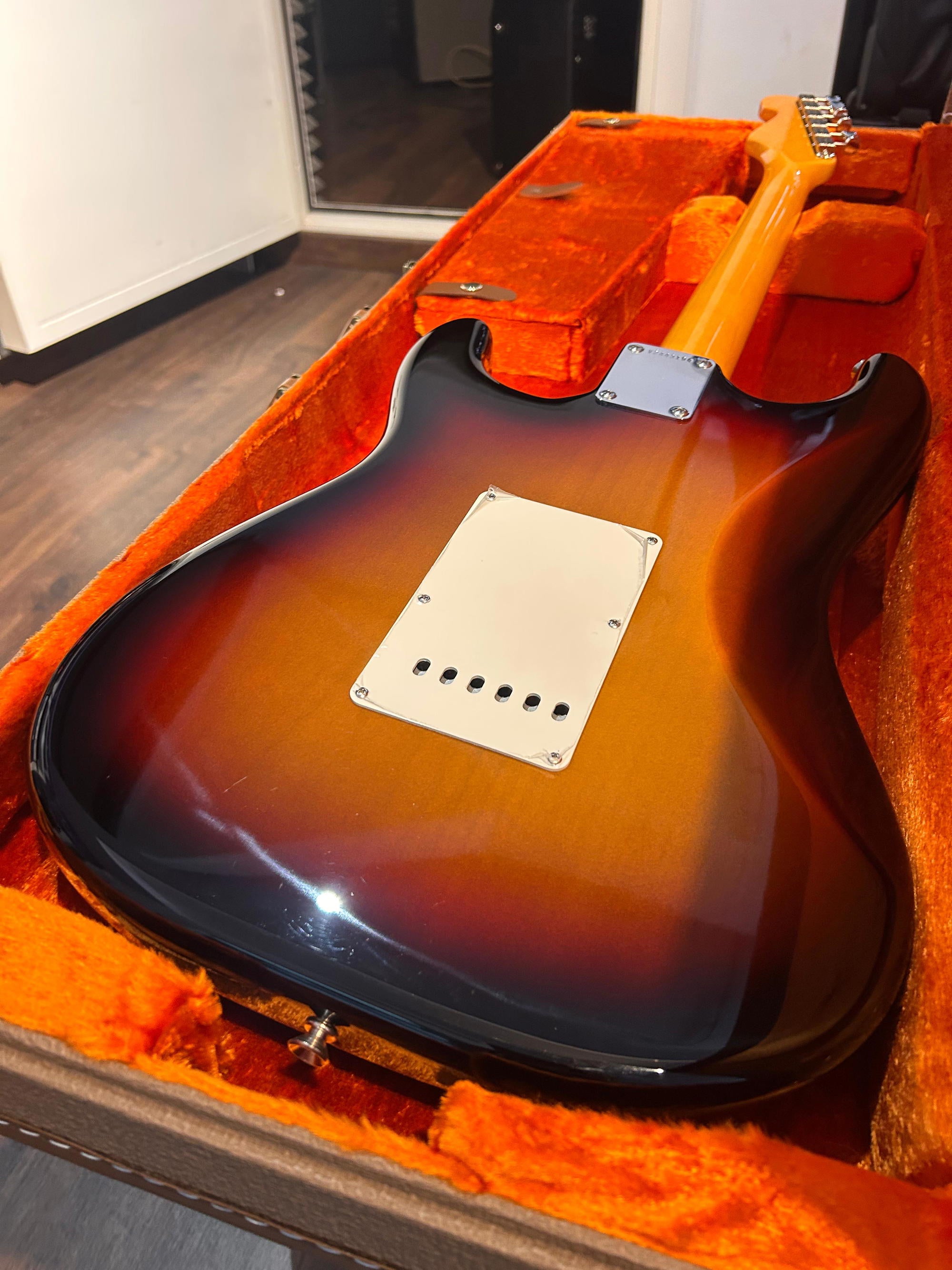 FENDER AM VINTAGE II 1961 STRATO 3TSBRW (B-Stock)