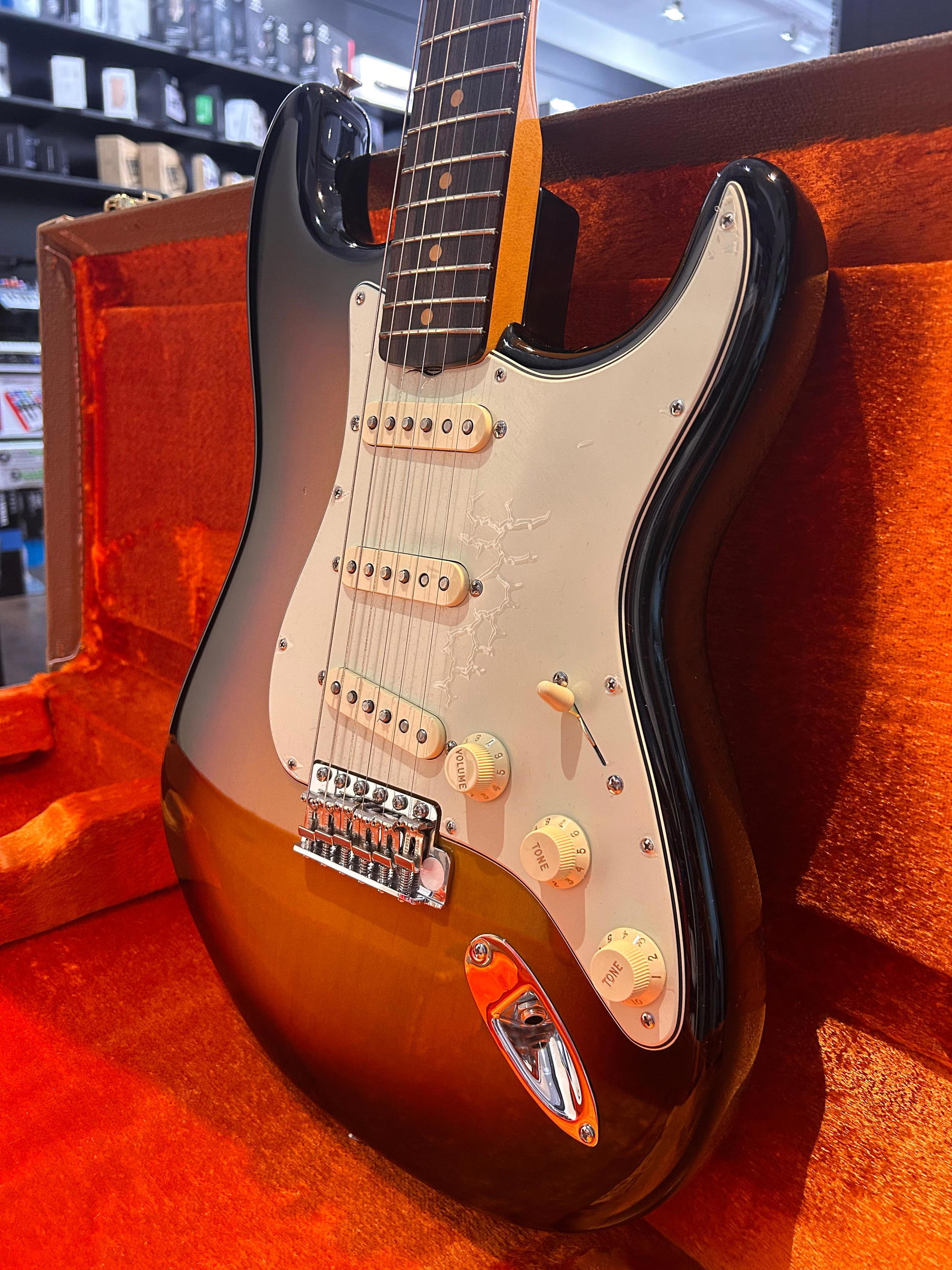 FENDER AM VINTAGE II 1961 STRATO 3TSBRW (B-Stock)